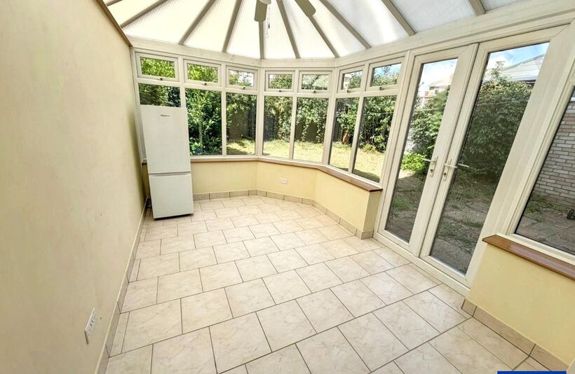 House Oving Close in Luton