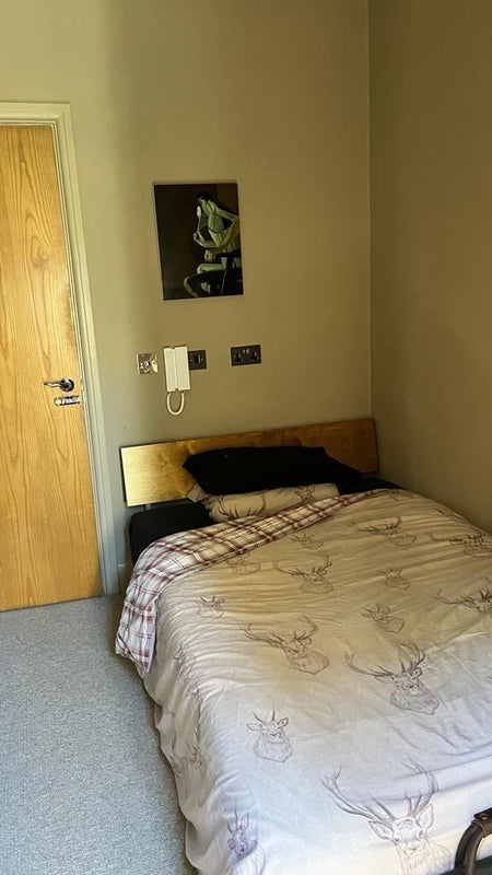 Room Samuels Close in Greater London