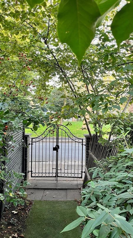 Room Samuels Close in Greater London