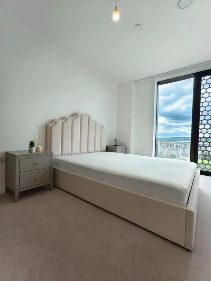 Flat West Parkside in Greater London