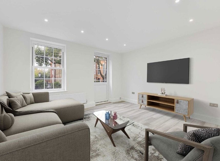 Flat Hortensia Road in Greater London