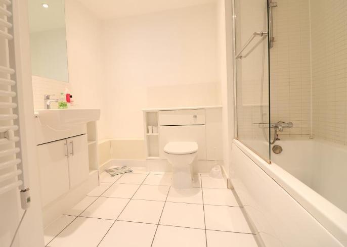 Flat Gallions Reach Shopping Park in Greater London