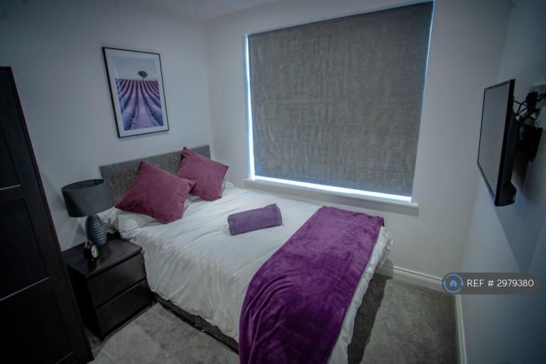 Room Lower Road in Greater London