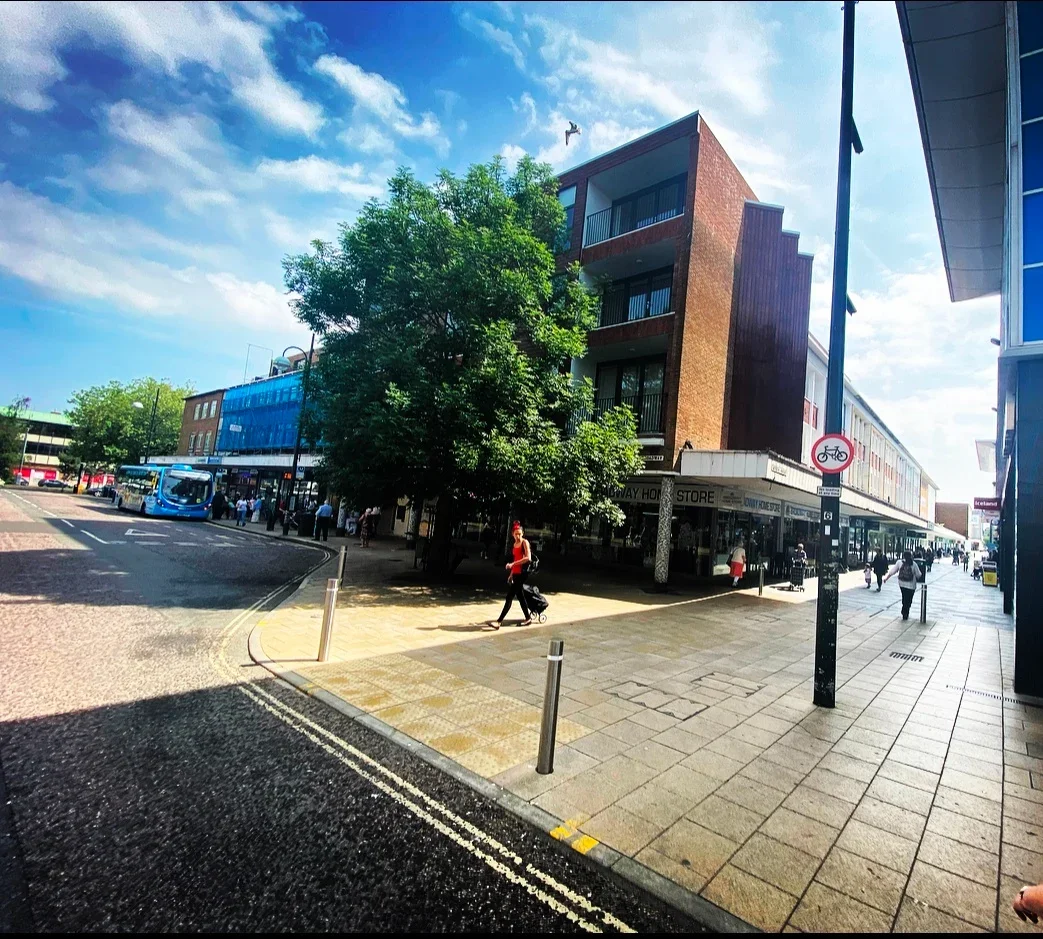 Flat Queens Square in Crawley