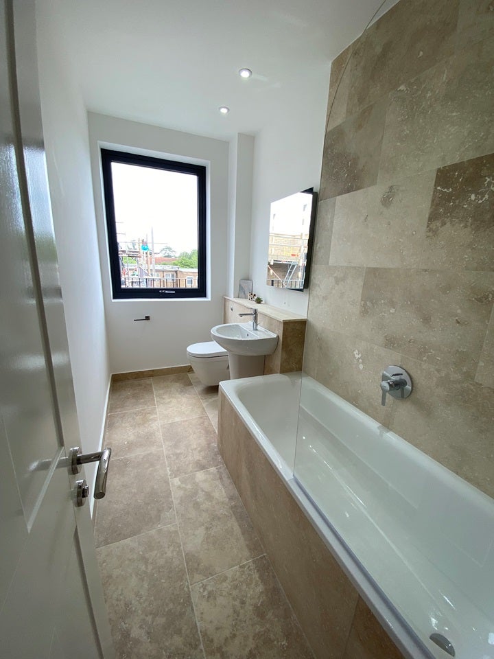 Flat Queens Square in Crawley