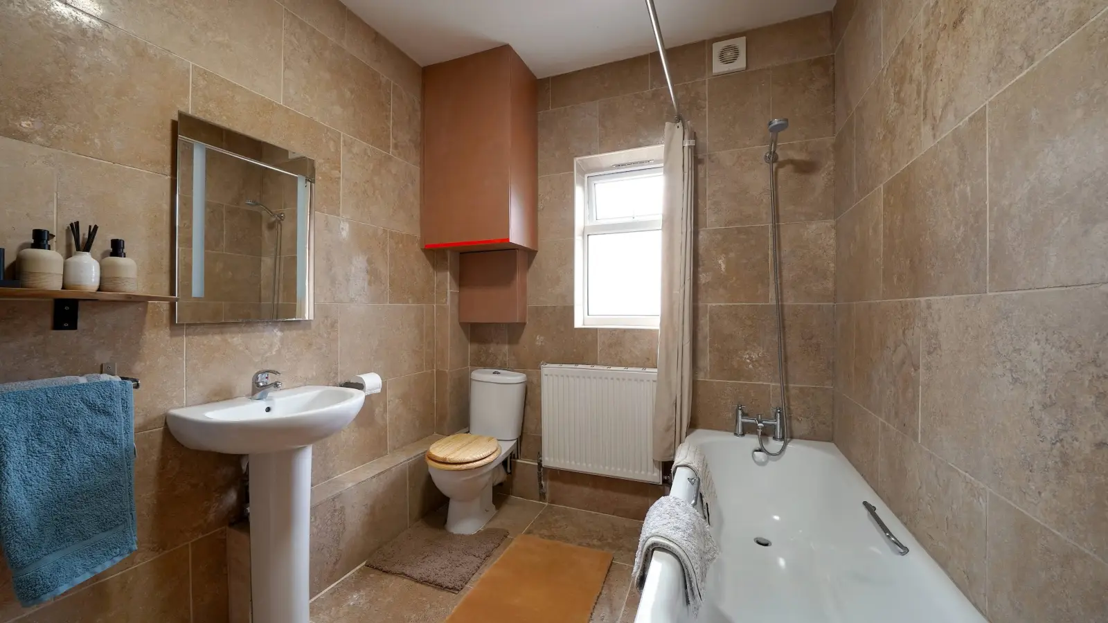 Flat Burnt Oak Broadway in Greater London