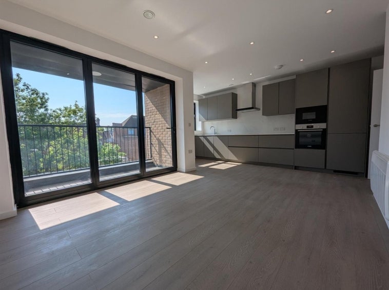 Flat Northolt Road in Greater London