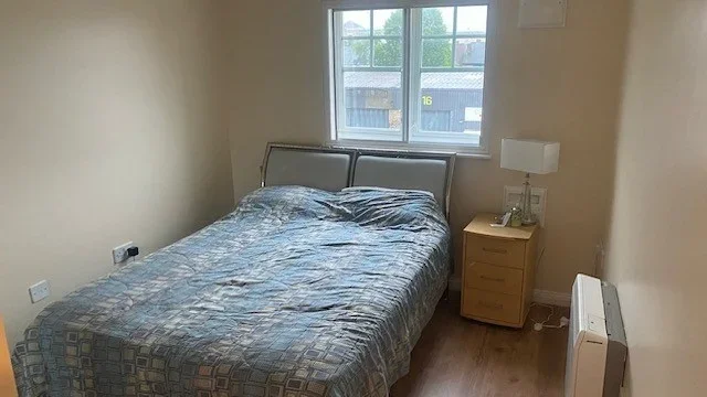 Flat Derby Road in Greater London