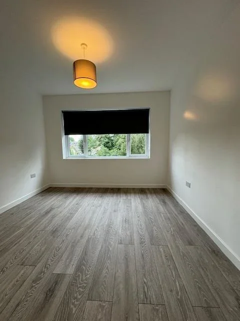 Flat Palmerston Road in Greater London
