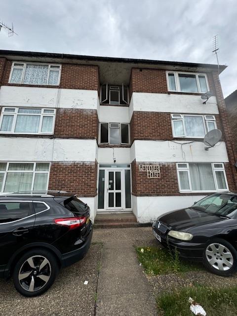 Flat Palmerston Road in Greater London
