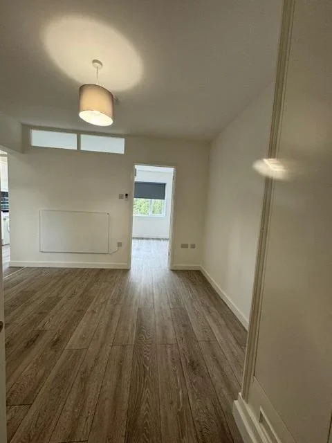 Flat Palmerston Road in Greater London
