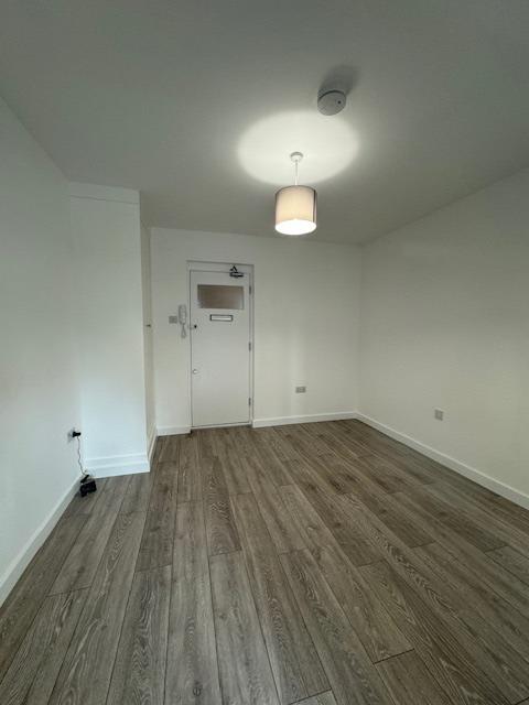 Flat Palmerston Road in Greater London