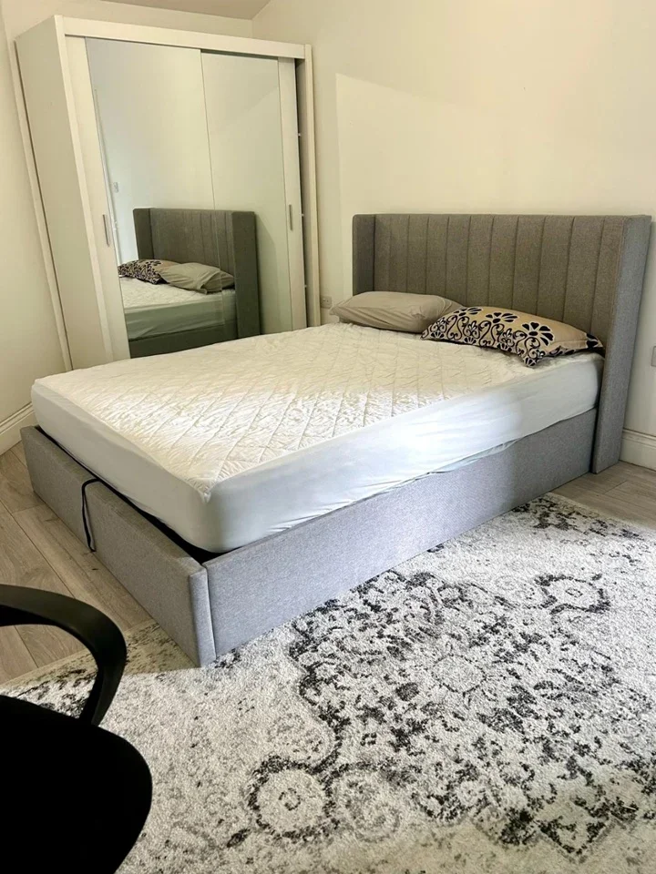 Room Sterry Road in Greater London
