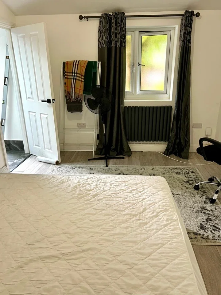 Room Sterry Road in Greater London