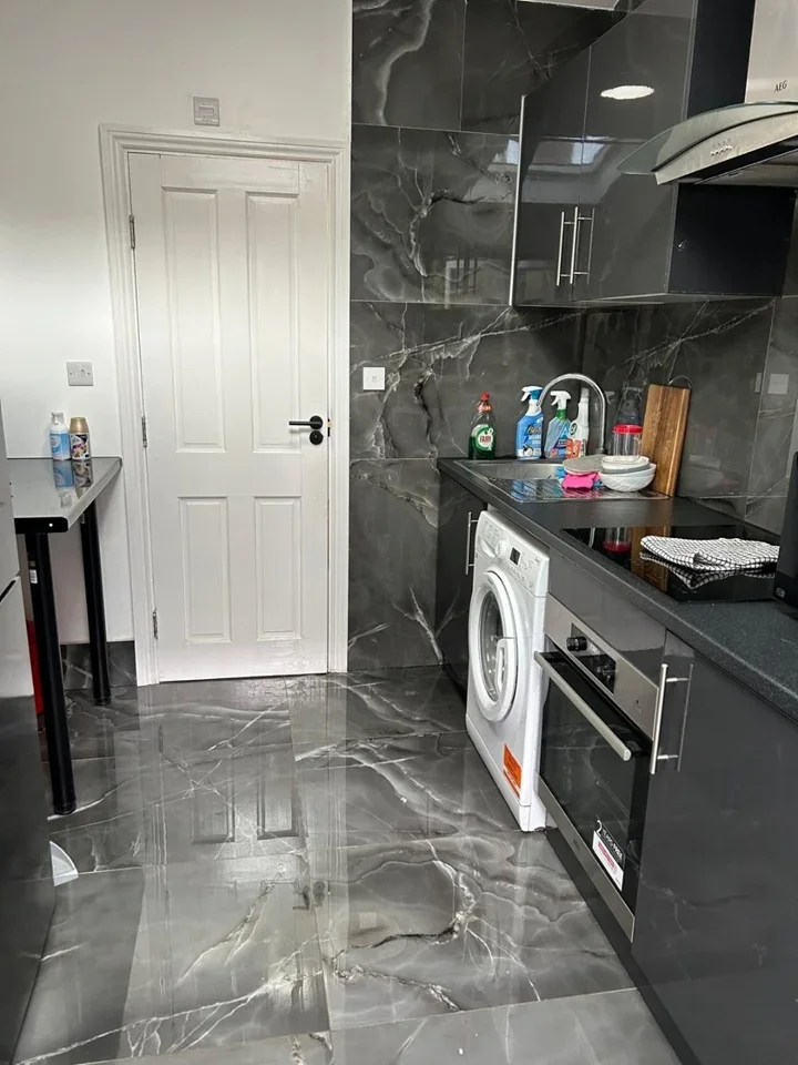 Room Sterry Road in Greater London
