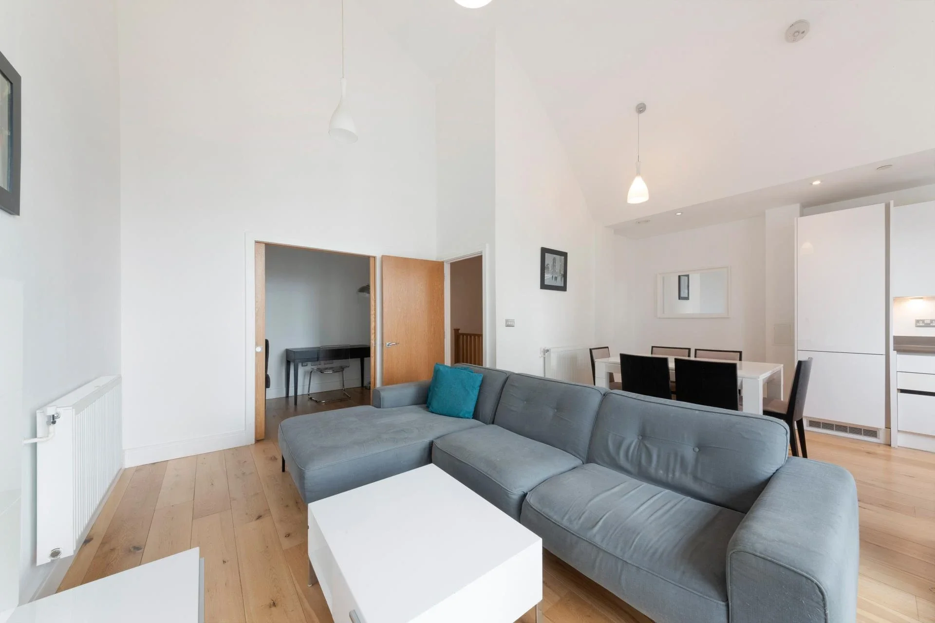 Flat Hoy Street in Greater London