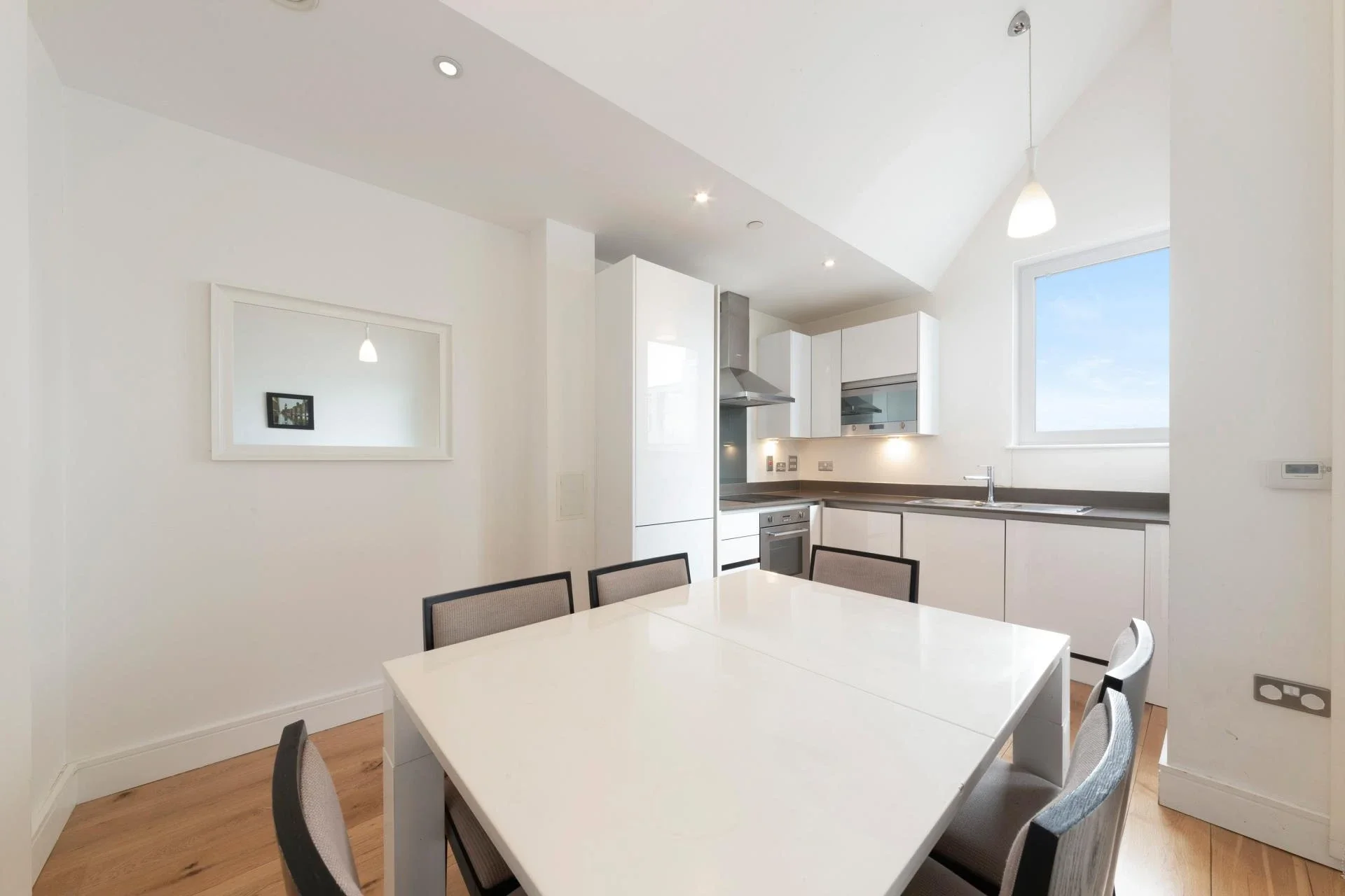 Flat Hoy Street in Greater London