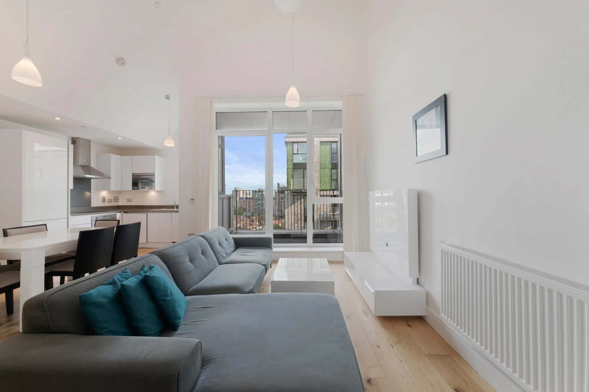 Flat Hoy Street in Greater London