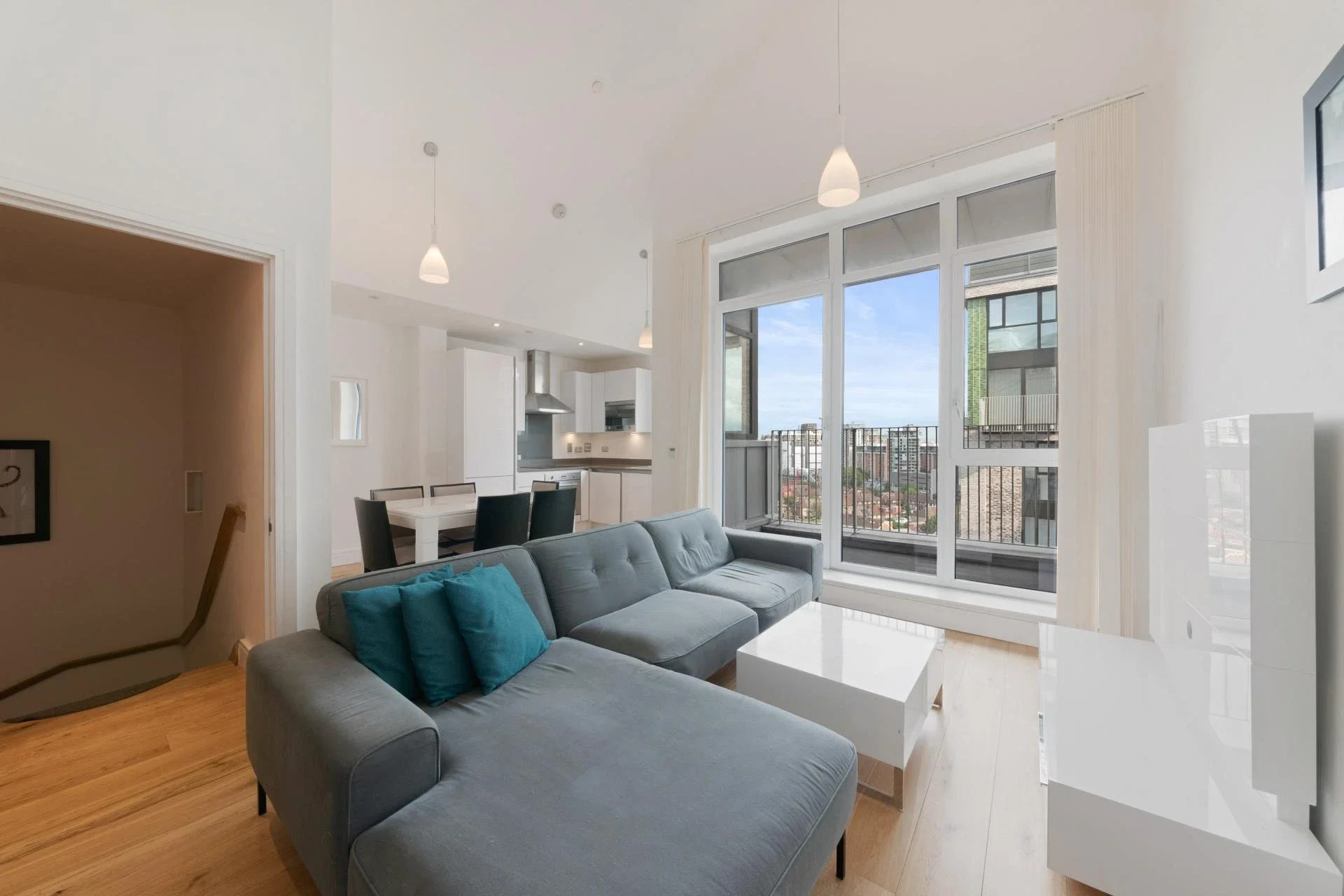 Flat Hoy Street in Greater London