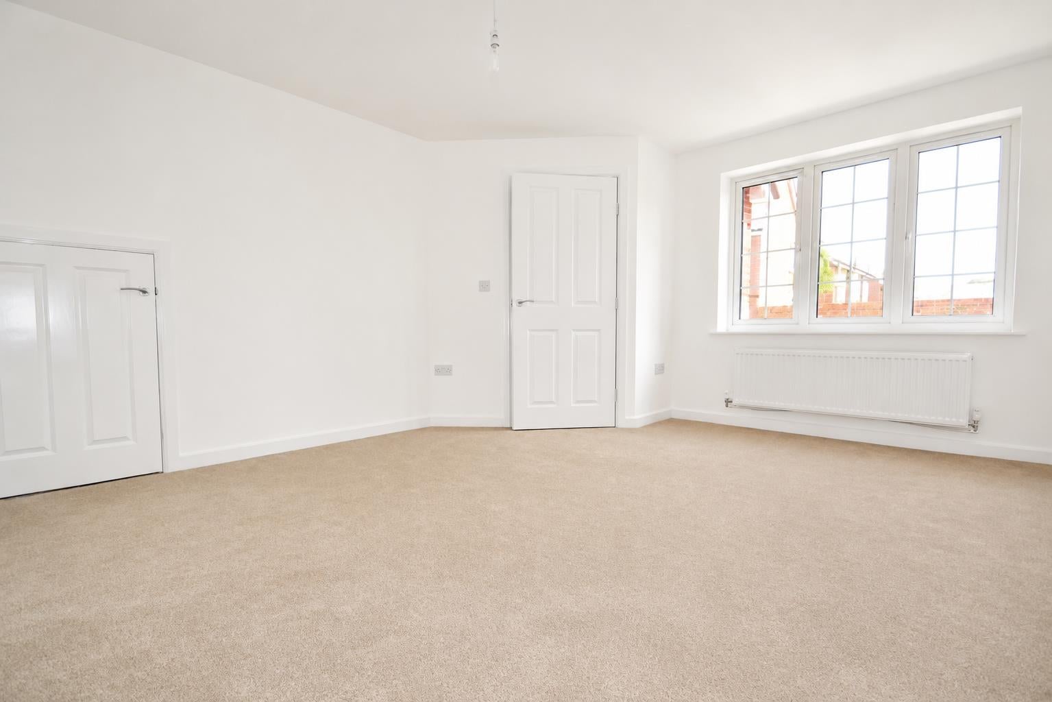 House Robinson Crescent in Crawley