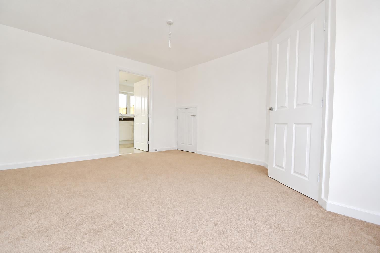 House Robinson Crescent in Crawley
