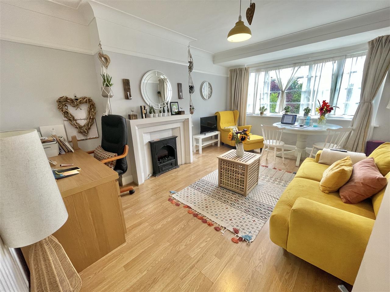 Flat Pinner Road in Greater London