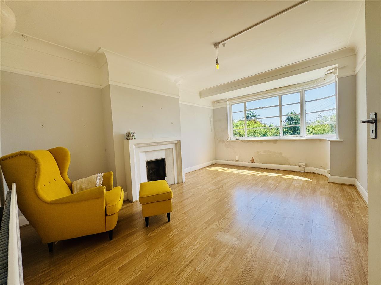 Flat Pinner Road in Greater London