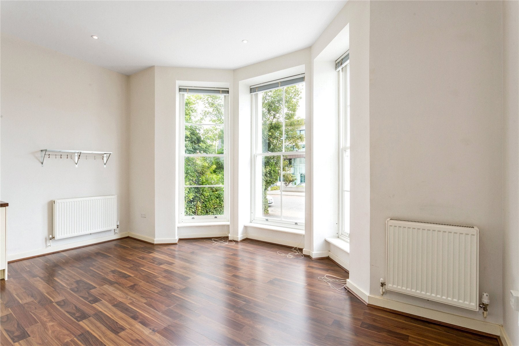 Flat Ewell Road in Greater London