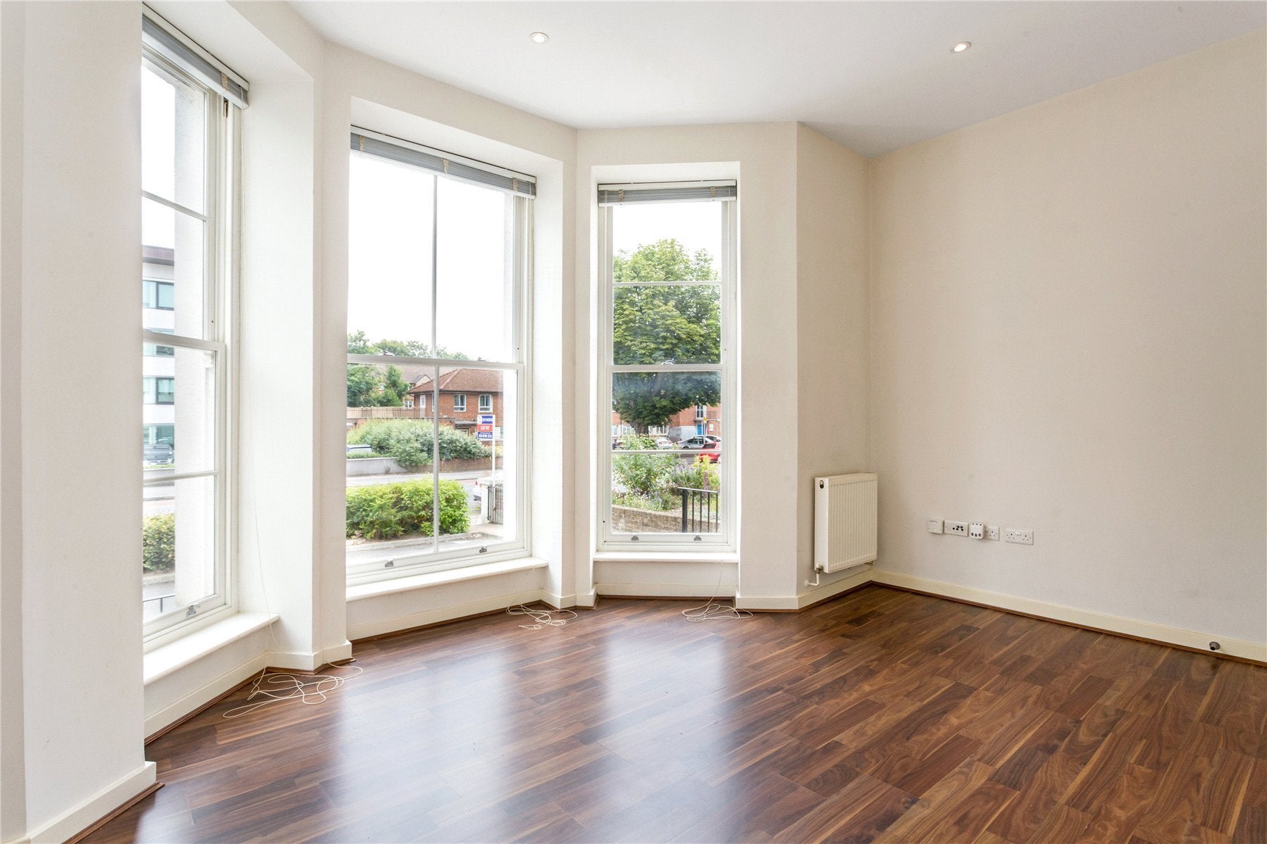 Flat Ewell Road in Greater London