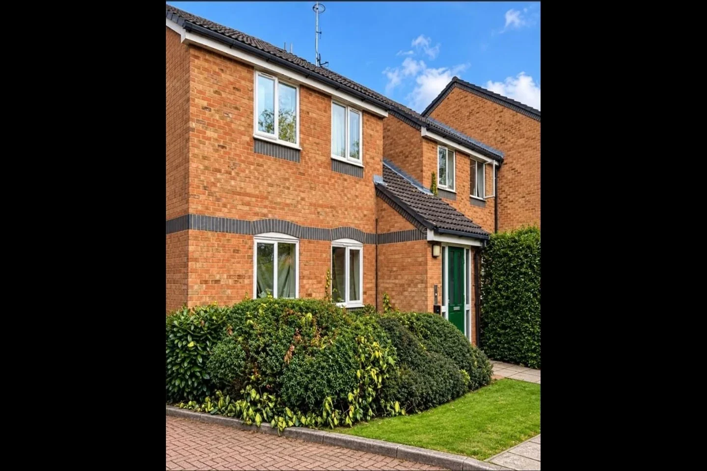 Flat Frensham Close in Greater London