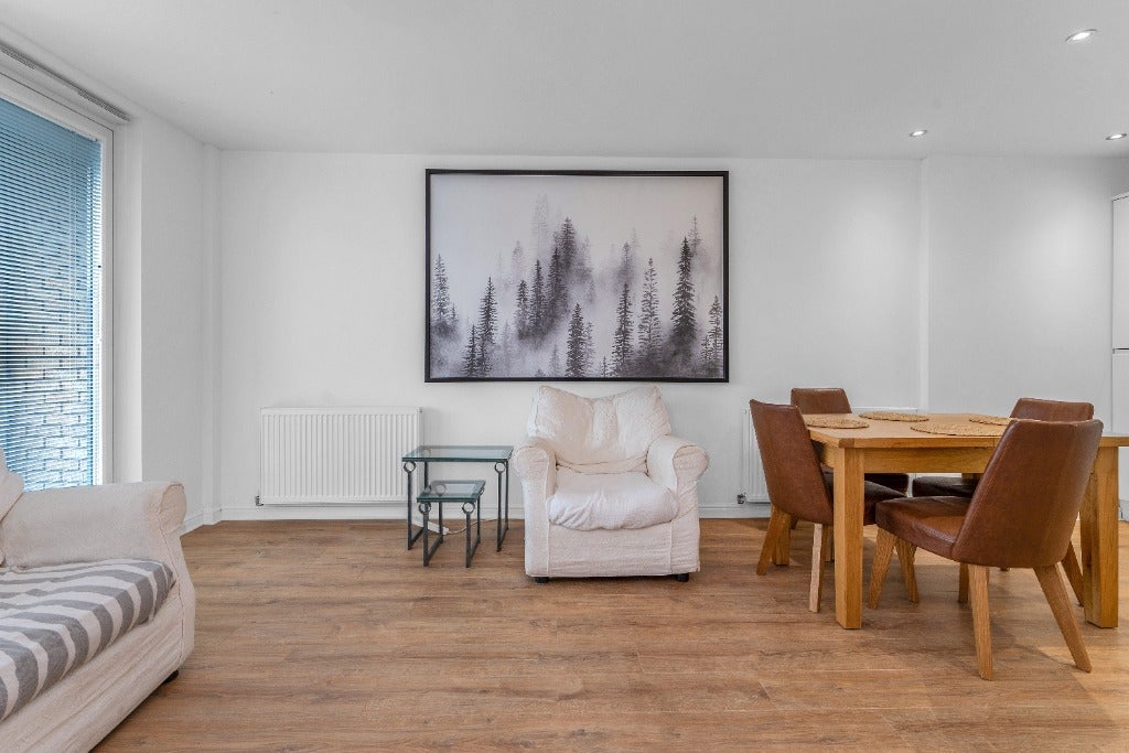Flat Lochend Park View in City of Edinburgh