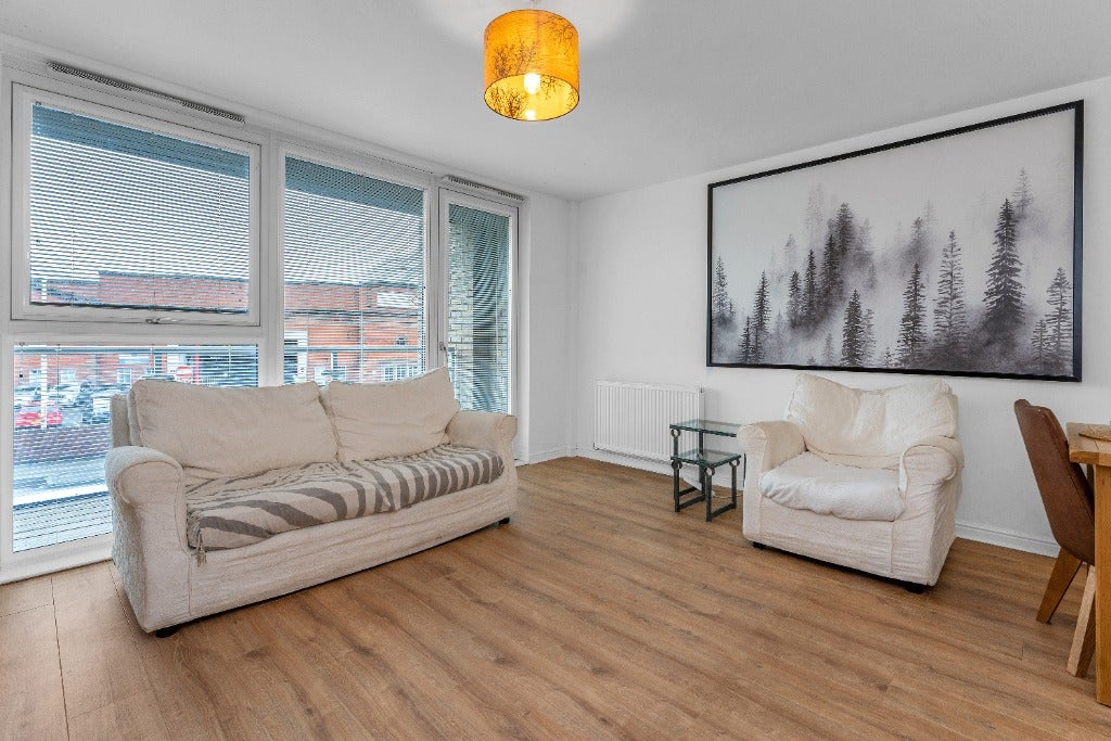 Flat Lochend Park View in City of Edinburgh