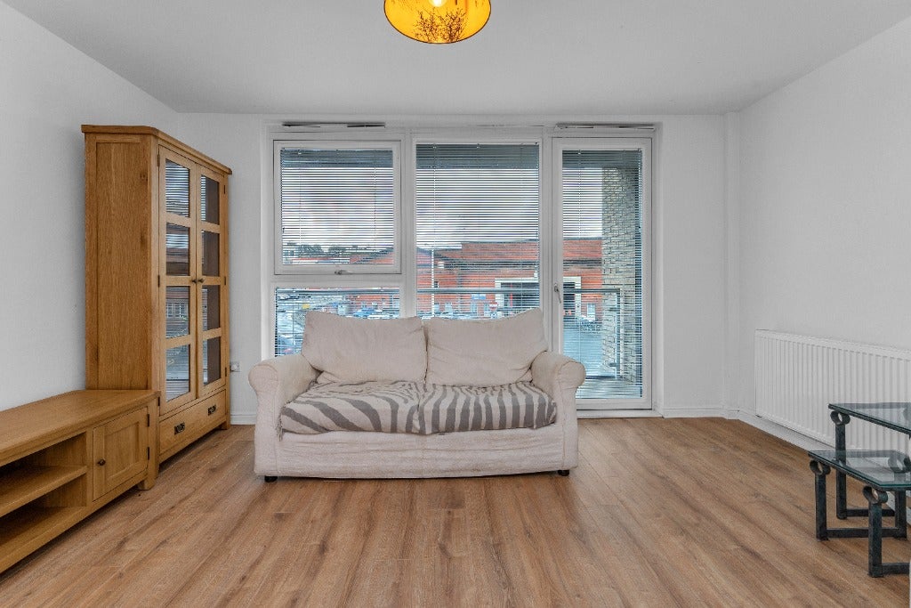 Flat Lochend Park View in City of Edinburgh