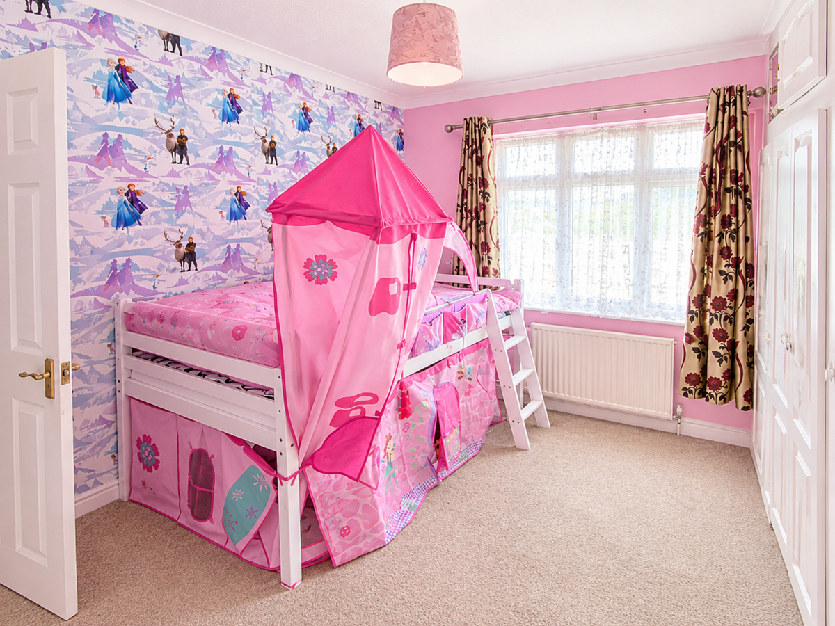 House Mortlake Road in Greater London