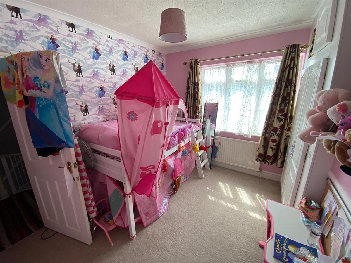 House Mortlake Road in Greater London