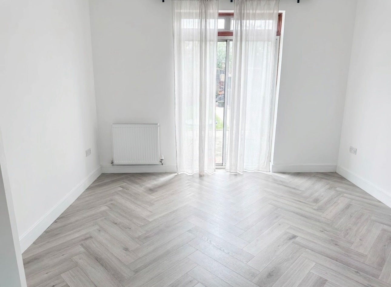 House Mortlake Road in Greater London