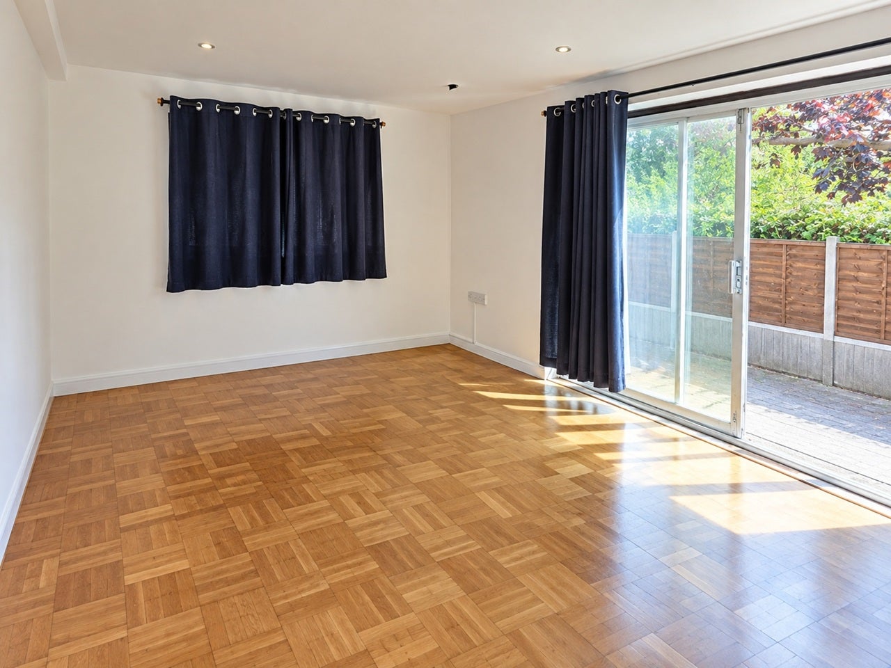 Flat Algernon Road in Greater London