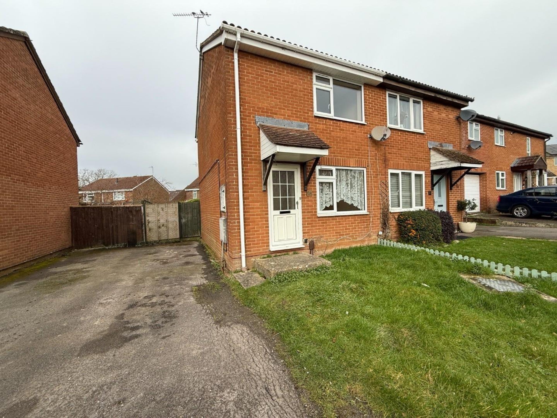 House Bennett Hill Close in Swindon