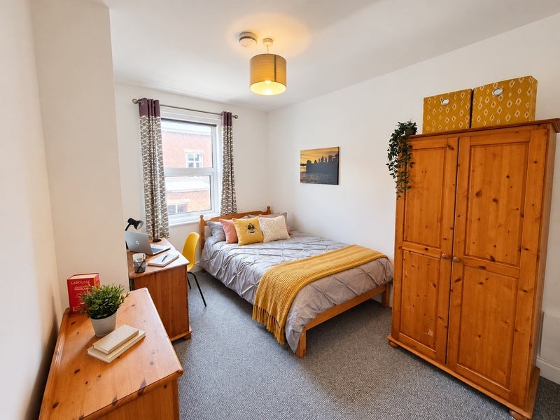 Room Hind Street in Preston