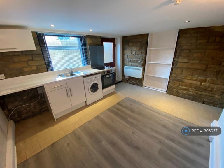 Flat Kirkstall Lane in Leeds