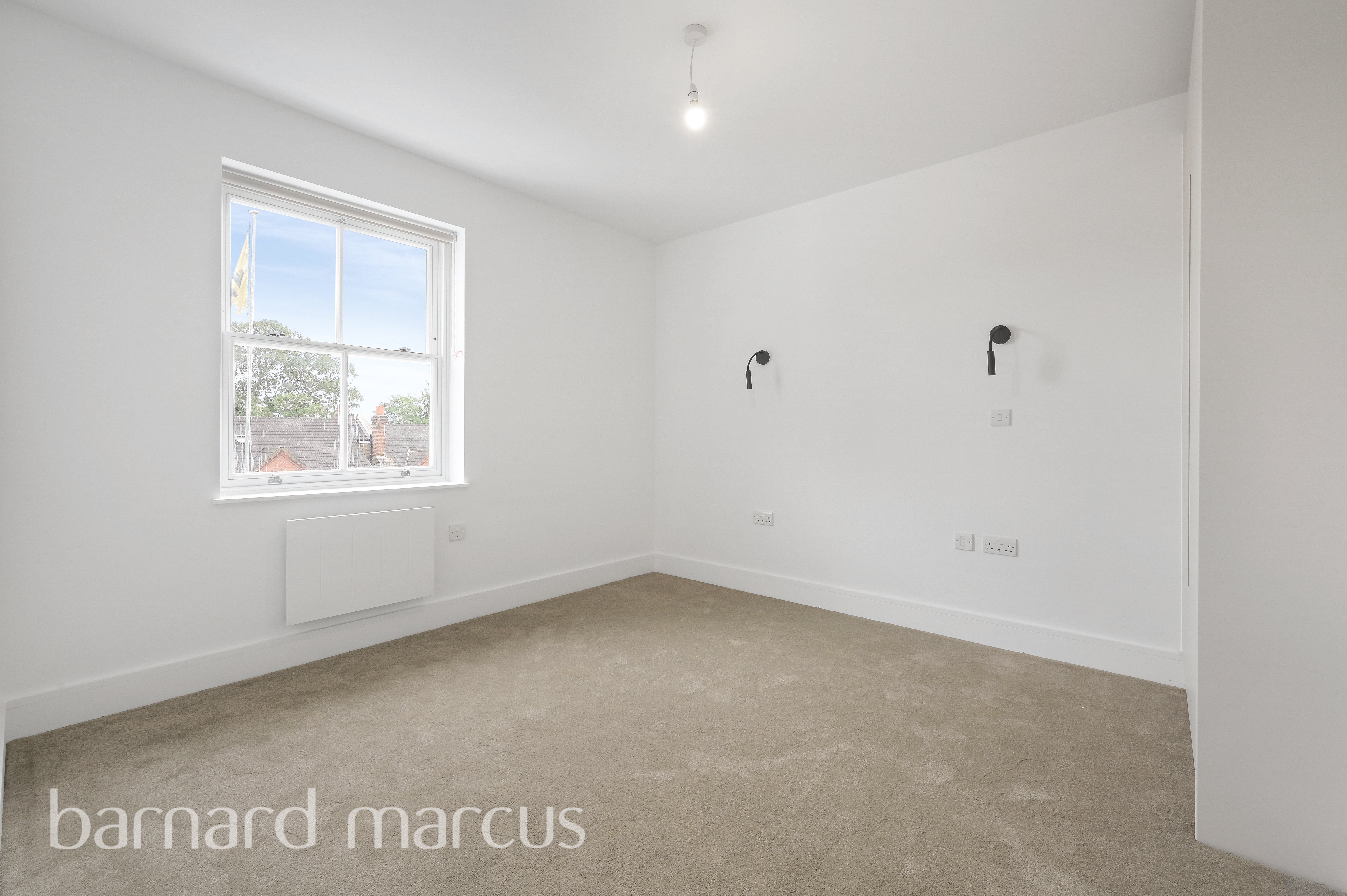 Flat Mitcham Lane in Greater London