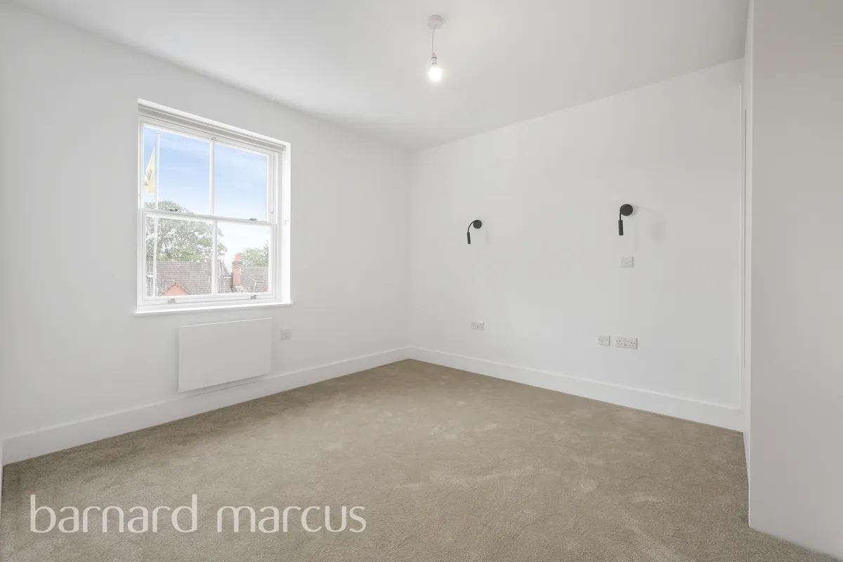 Flat Mitcham Lane in Greater London
