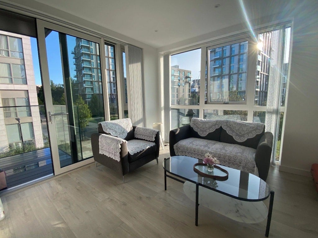 Flat Coster Avenue in Greater London