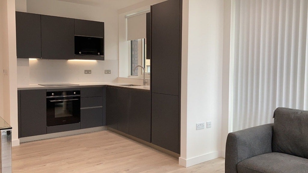 Flat Coster Avenue in Greater London