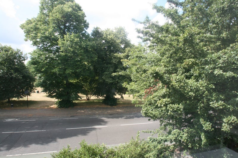 Flat Uxbridge Road in Greater London