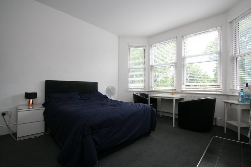 Flat Uxbridge Road in Greater London