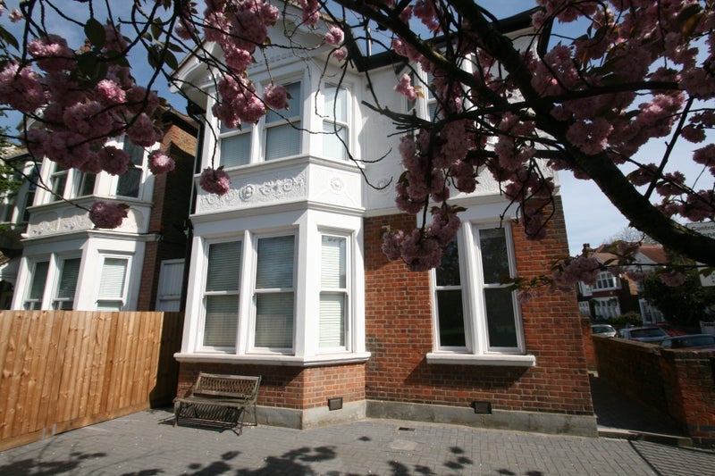 Flat Uxbridge Road in Greater London