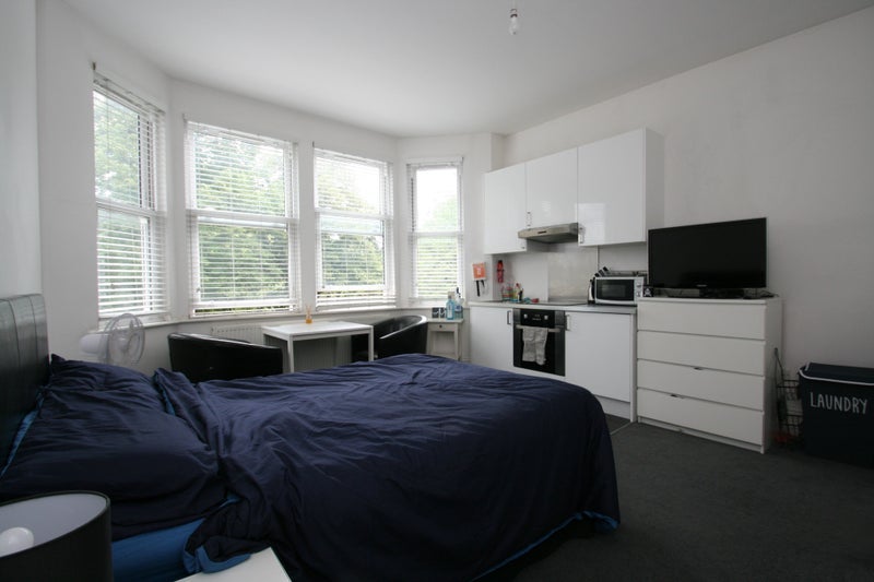 Flat Uxbridge Road in Greater London