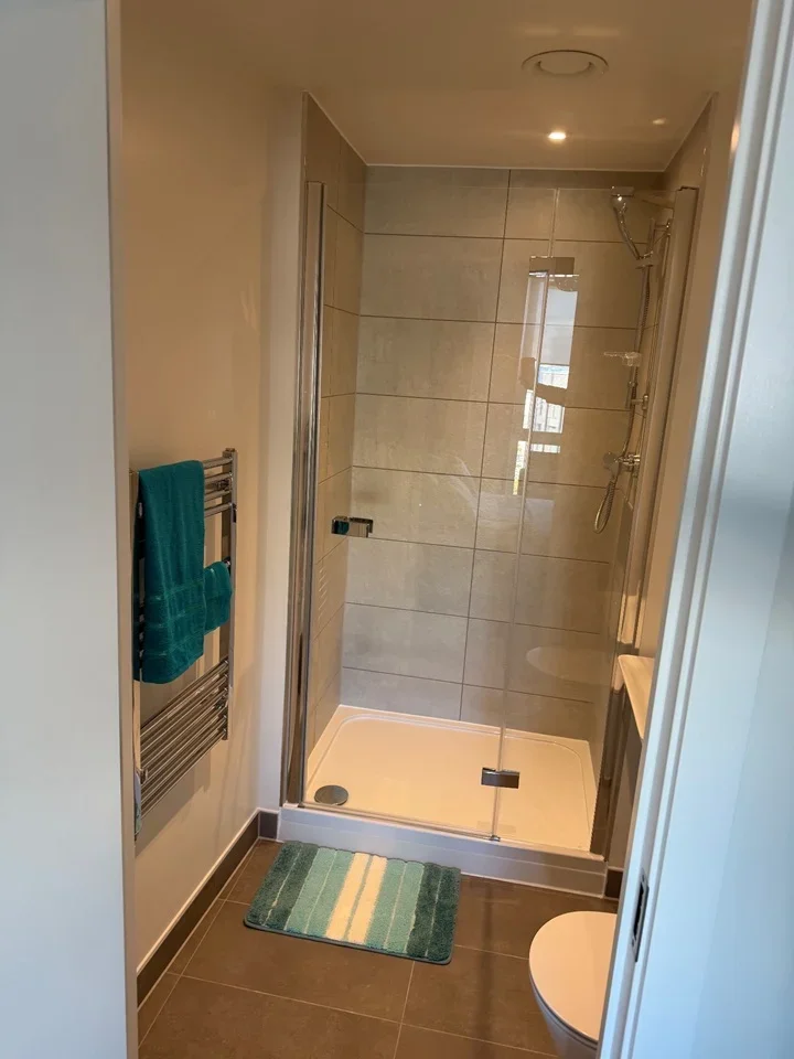 Room Cherry Orchard Road in Greater London