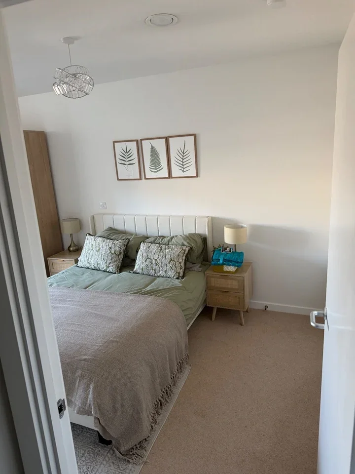 Room Cherry Orchard Road in Greater London